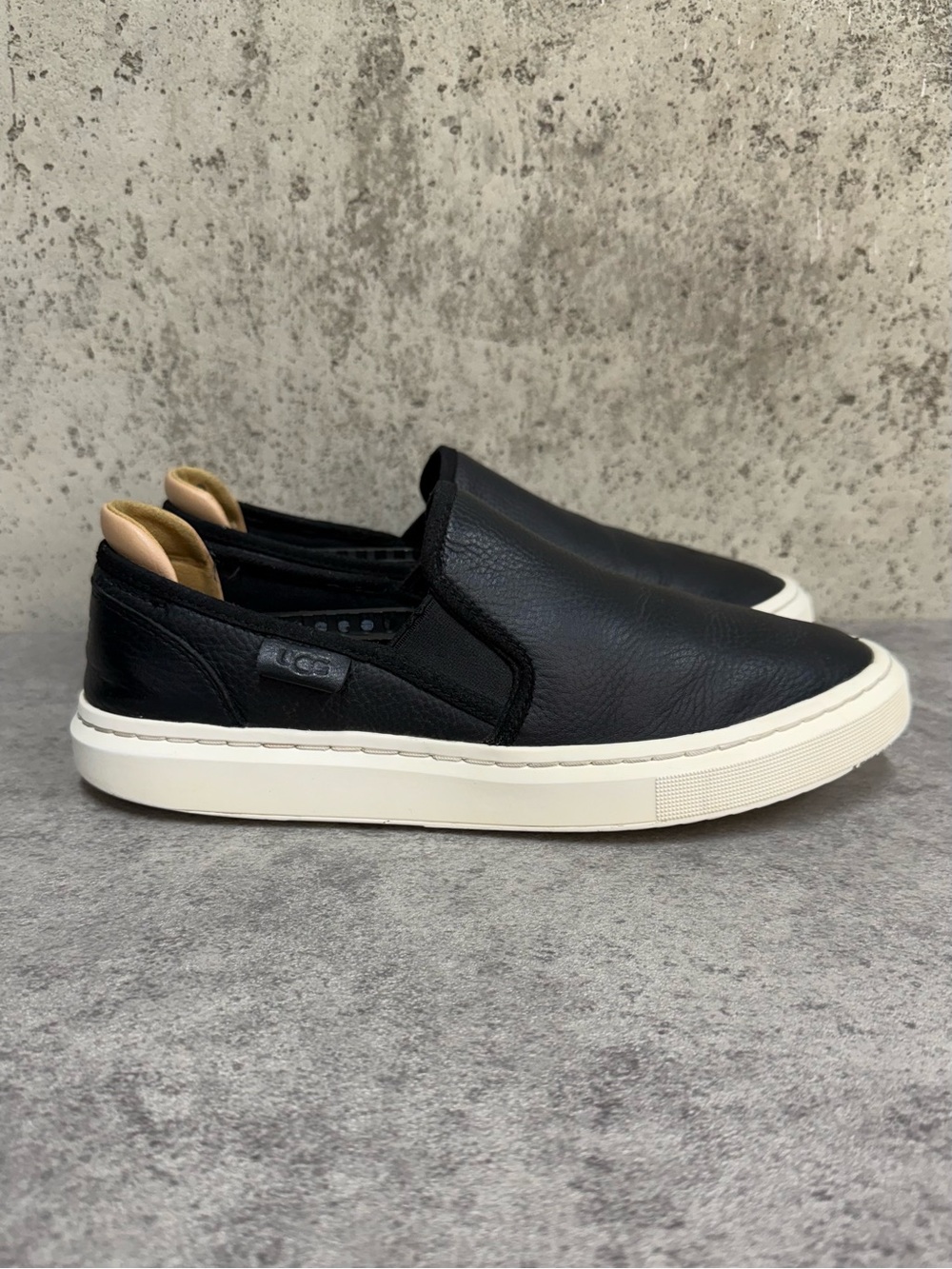 UGG Alameda Black Leather Slip On Sneakers Women’s 8